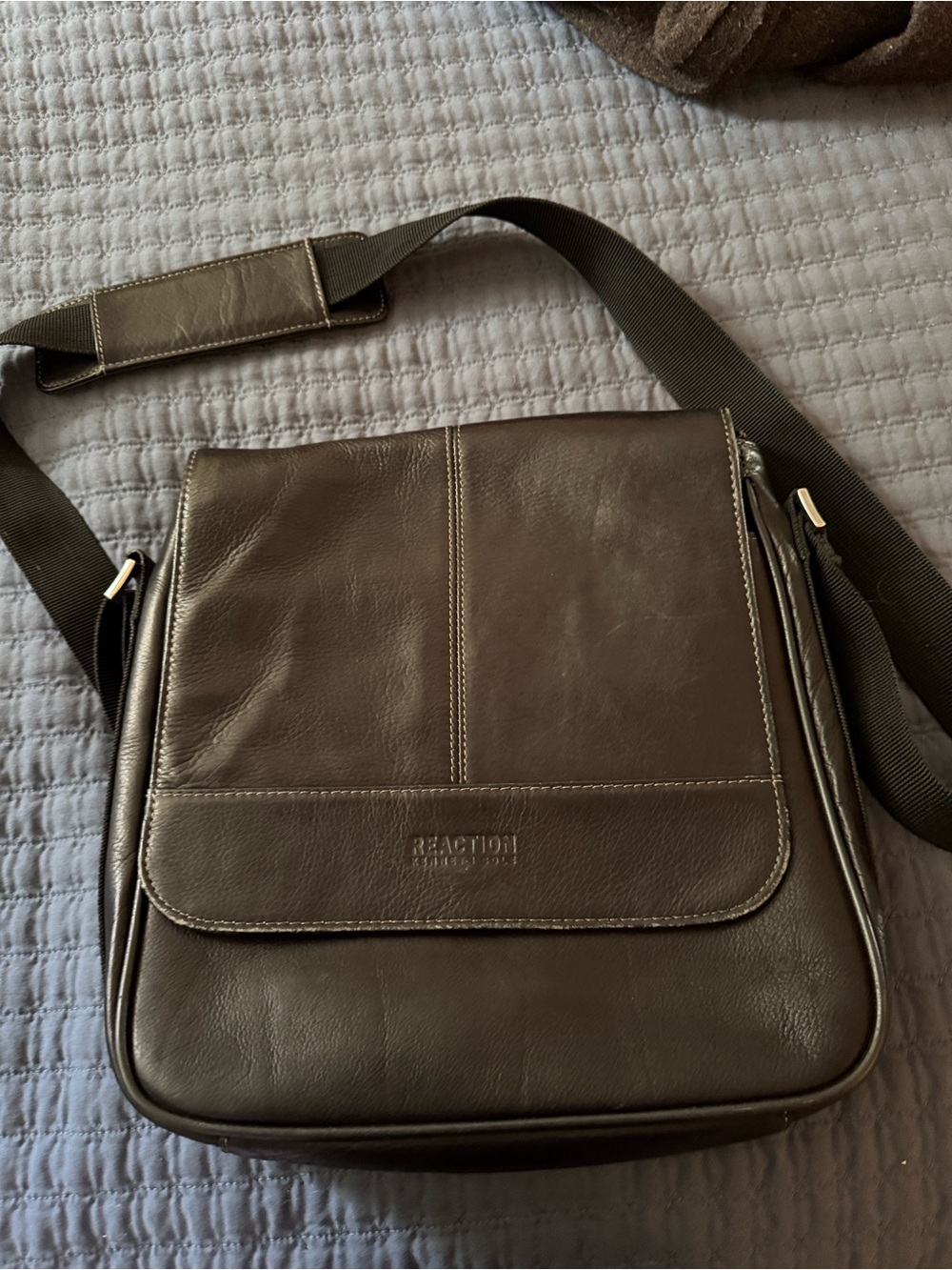 Kenneth Cole Reaction Black Leather Messenger Bag
